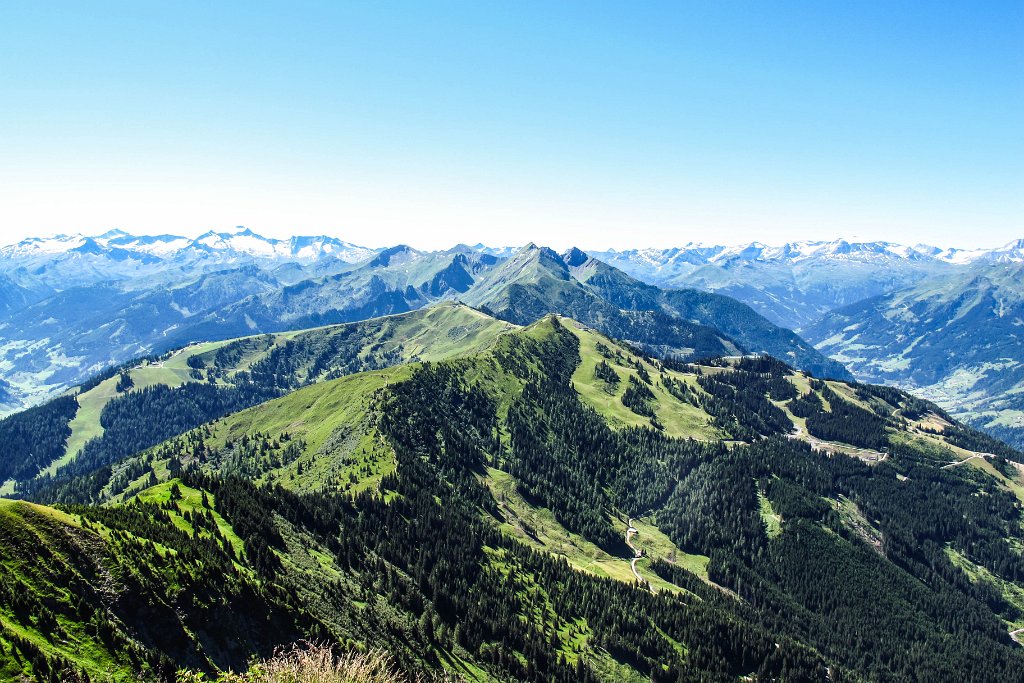 60 im Vordergrund das Fulseck und der Kreuzkogel dahinter von links Hochalmspitze Keeskogel Ankogel Gamskarkogel Frauenkogel Schareck Sonnblick und Hocharn.jpg